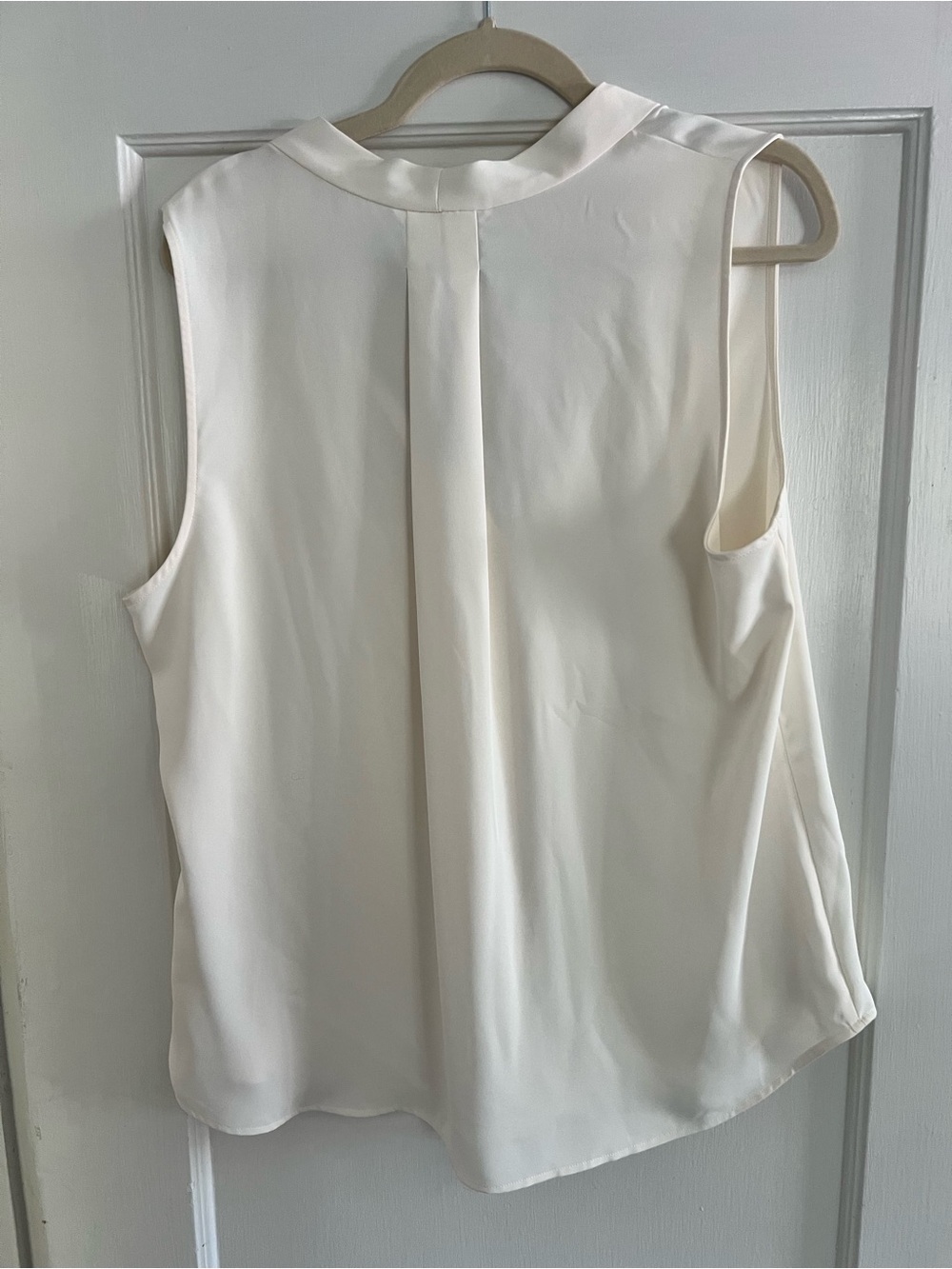 Solid Cream V-Neck Sleeveless Camisole - Picture 3 of 3